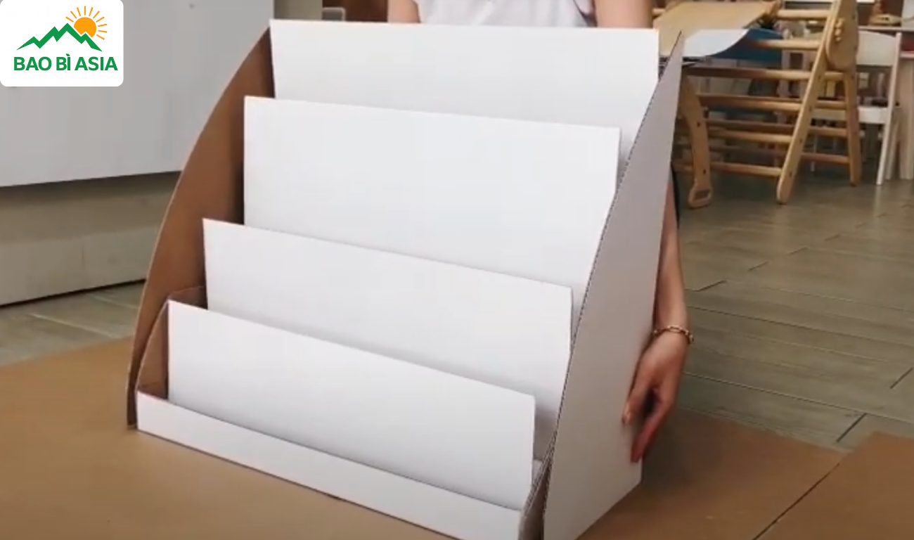 Kệ sách làm từ giấy carton
