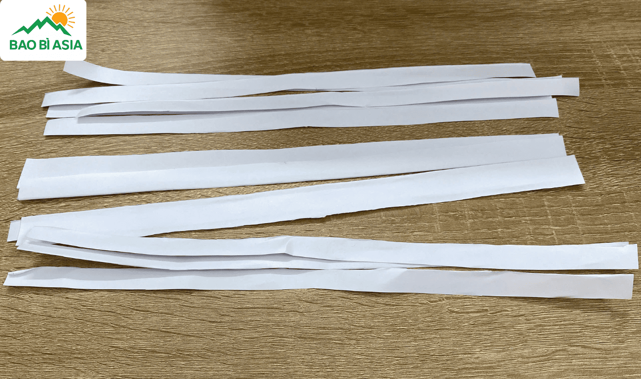 Bước 1 cắt giấy