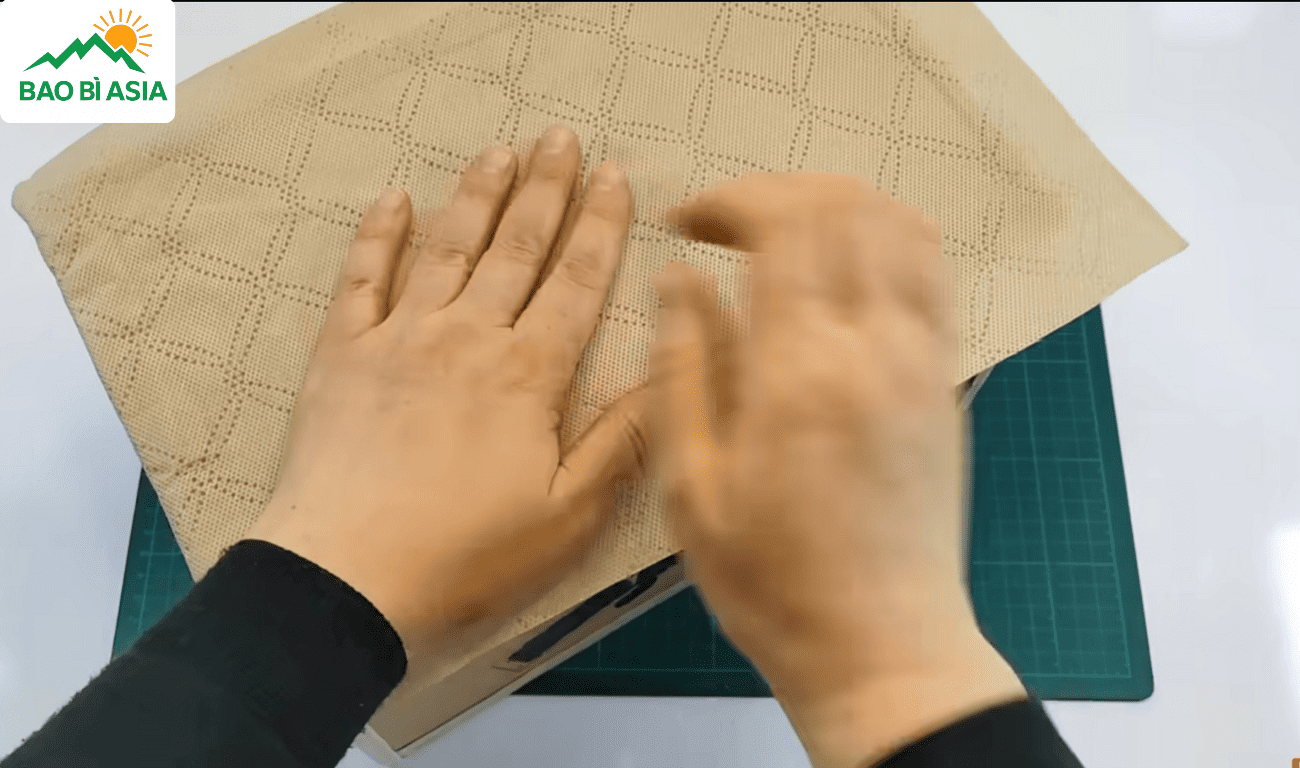 Dán bên ngoài hộp