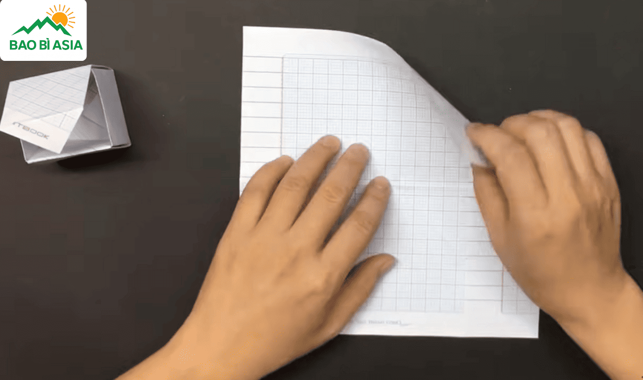 Gấp chéo ô vuông nhỏ