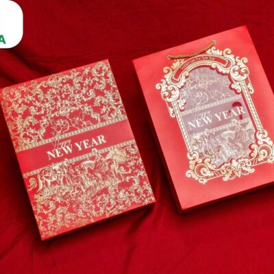 Hộp quà Tết trung Trân Bảo Đỏ 28.5x39x10.5cm giấy Ivory