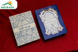 Hộp quà Tết trung Trân Bảo Xanh 28.5 x 39 x 10.5cm giấy Ivory