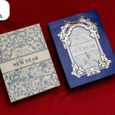 Hộp quà Tết trung Trân Bảo Xanh 28.5 x 39 x 10.5cm giấy Ivory