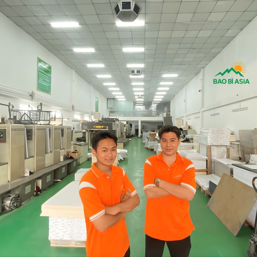 Nhân viên xưởng in Asia