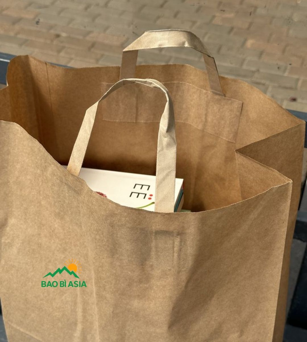 Túi giấy Kraft quai giất dẹt 1