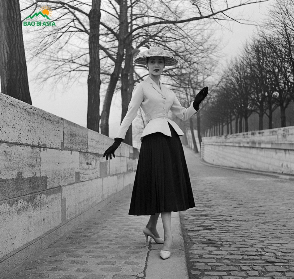 Bộ “Bar” suit thuộc bộ sưu tập New Look đầu tay của thương hiệu