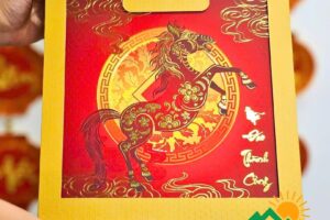 Hộp đựng yến Mã Đáo Thành Công 34x34x10cm giấy Couche bồi Carton