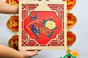 Hộp đựng yến Xuân Đã Về 35x32x10cm bằng gỗ thông cao cấp bế nổi ép kim