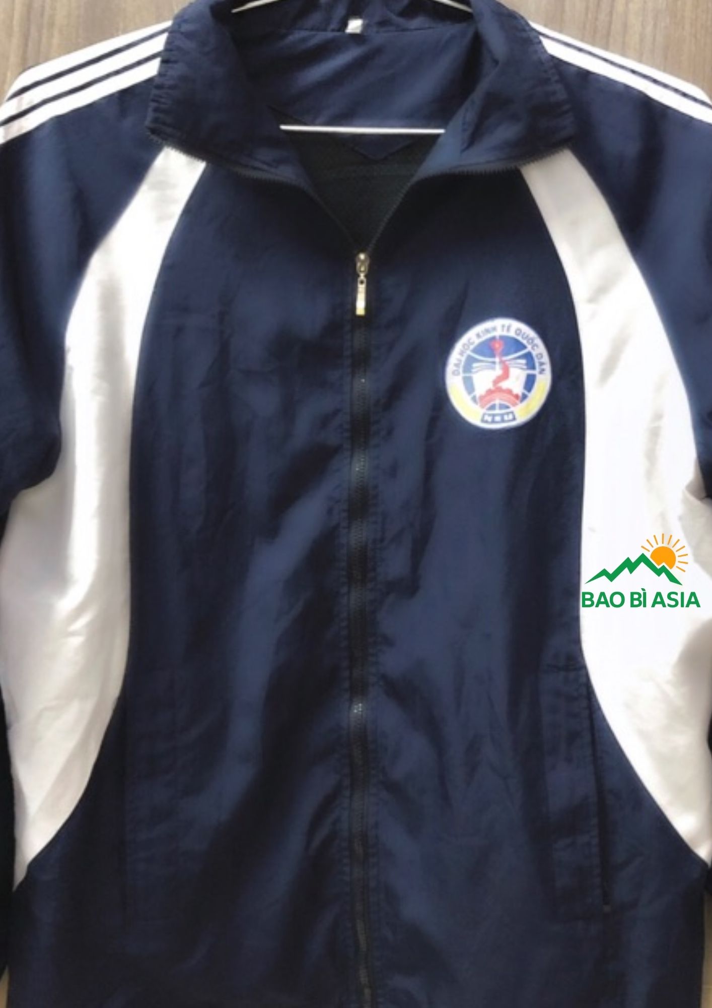 Vật phẩm có logo NEU