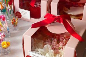 Hộp bánh kem cửa sổ lớn