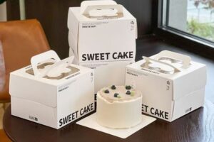 Hộp bánh kem trắng