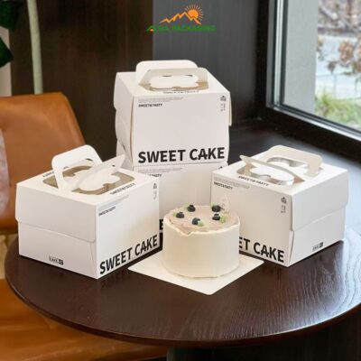 Hộp bánh kem trắng