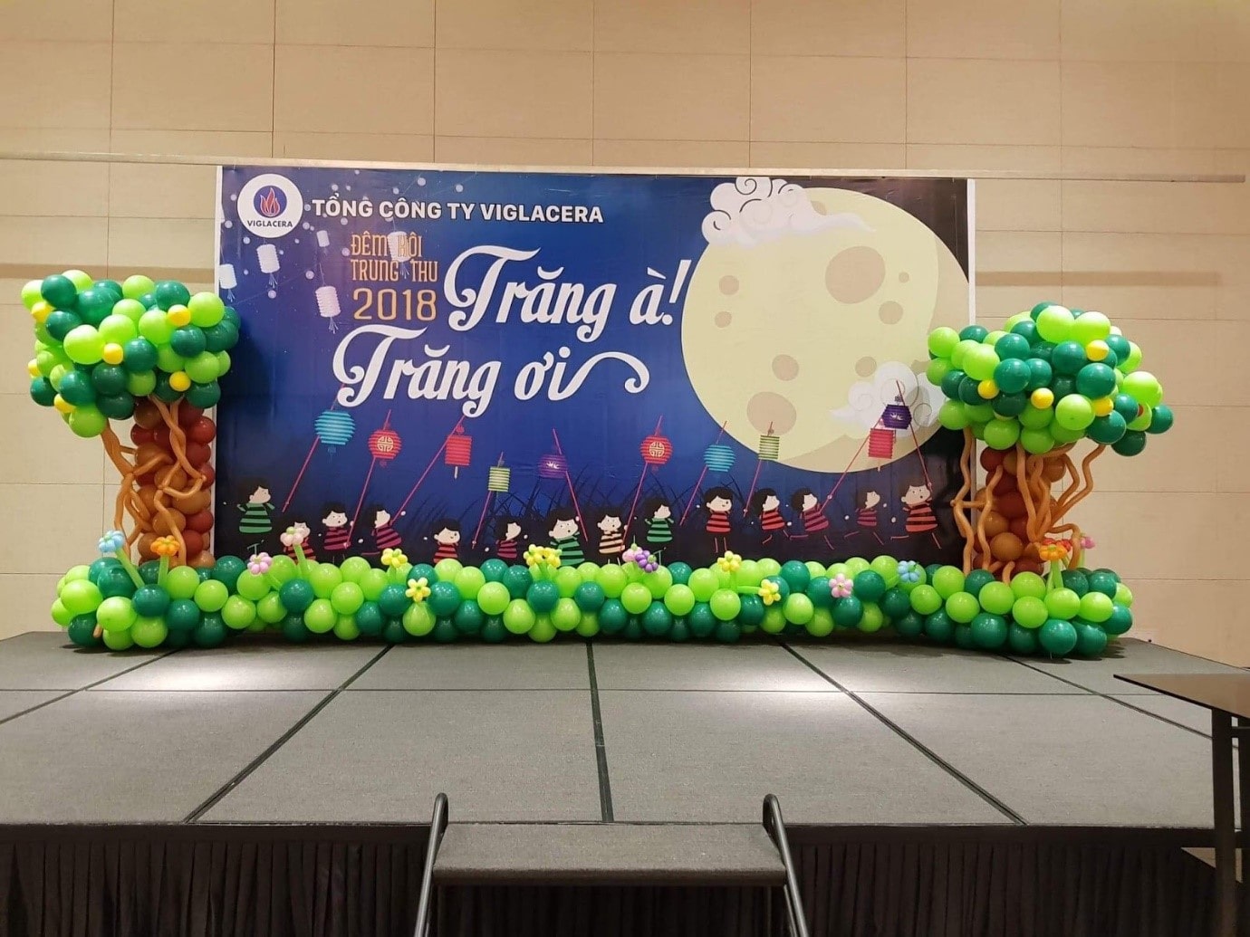 Trang trí sân khấu