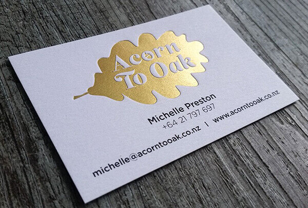 Ứng dụng in nhũ và ép kim trong card visit