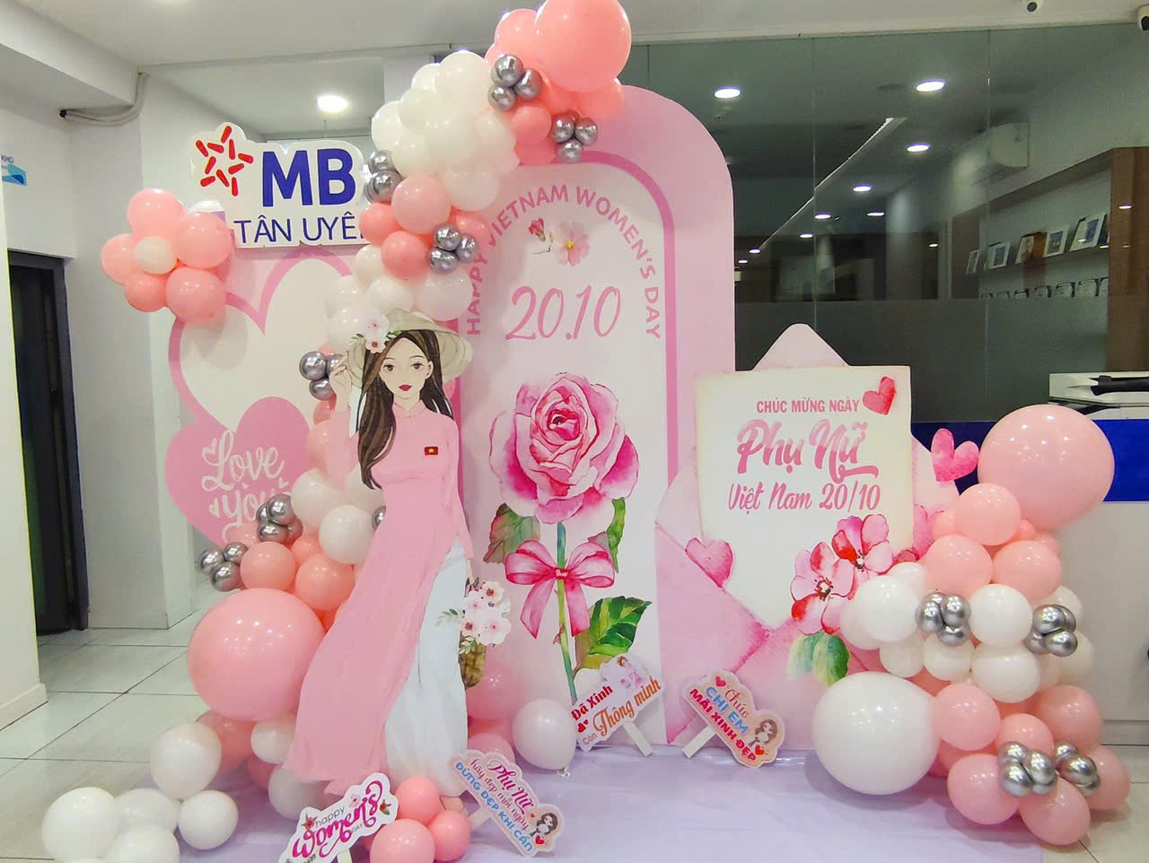 Logo MB Bank trong ấn phẩm truyền thông