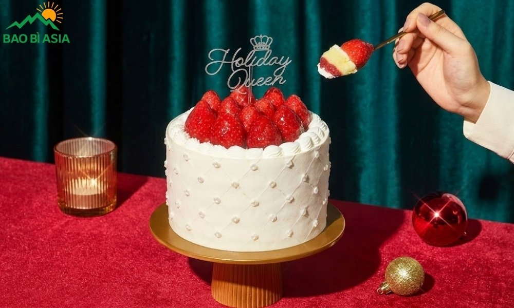 Strawberry Queen Cake (serves 6)